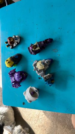 Lot of 7 Small Toy Figures