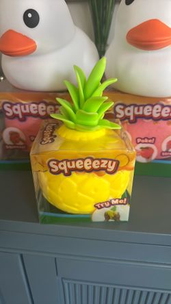 Squishy pineapple squeeezy