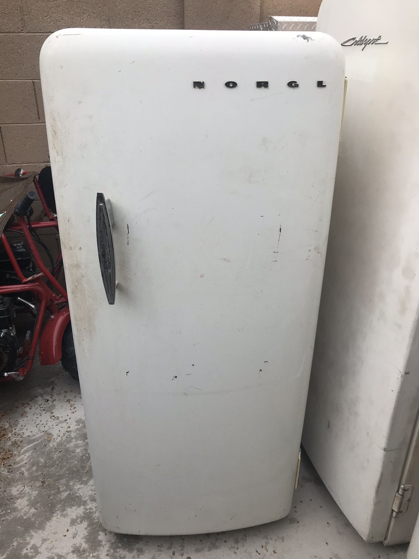 Vintage 40s 50s Norge refrigerator