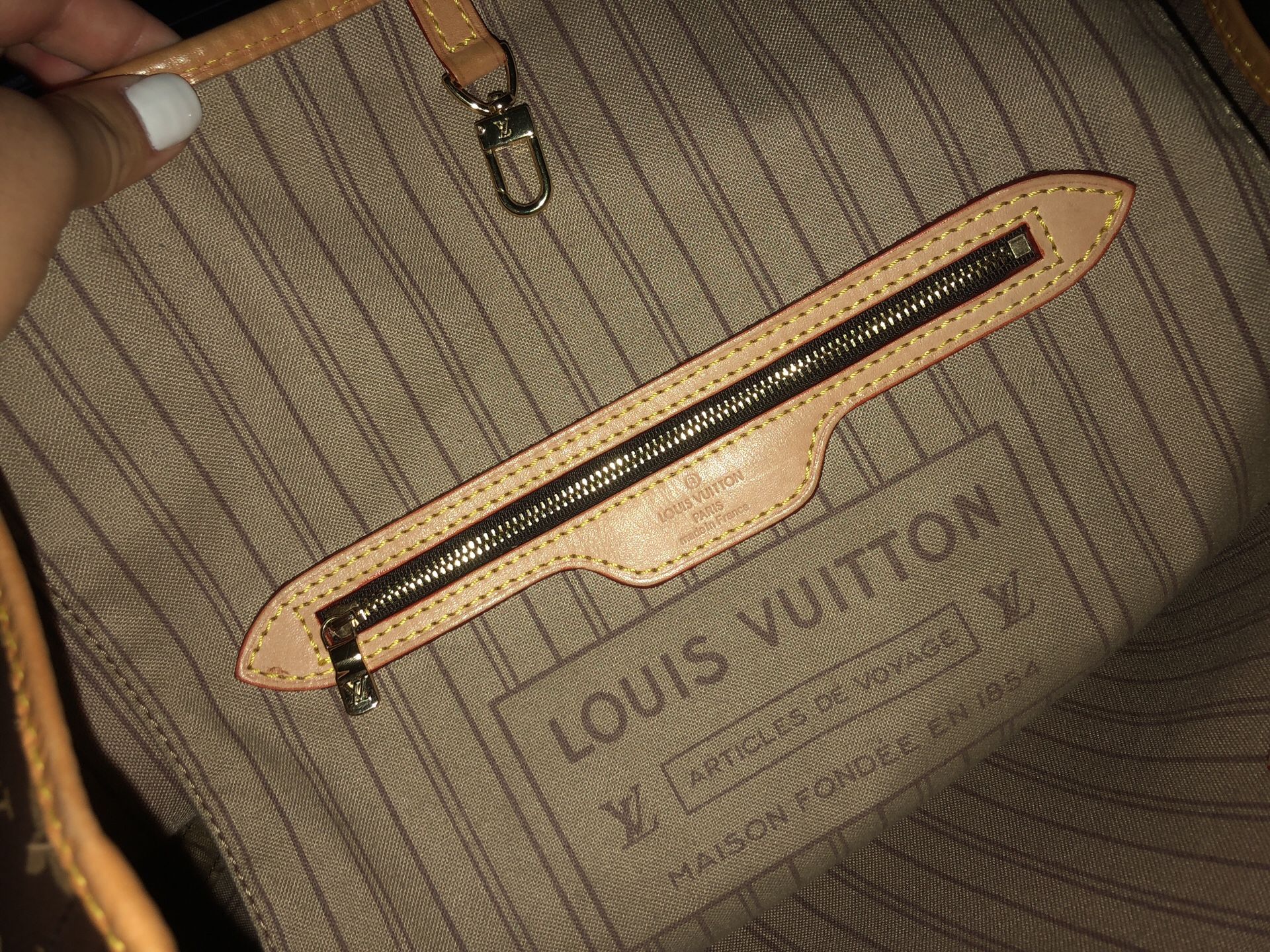 Louis Vuitton Neverfull Pochette for Sale in Nashville, TN - OfferUp