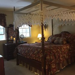 Poster Bed With Canopy-Queen    