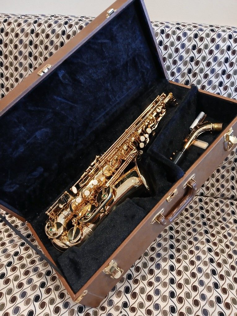 Saxophone Gold Sax Like New