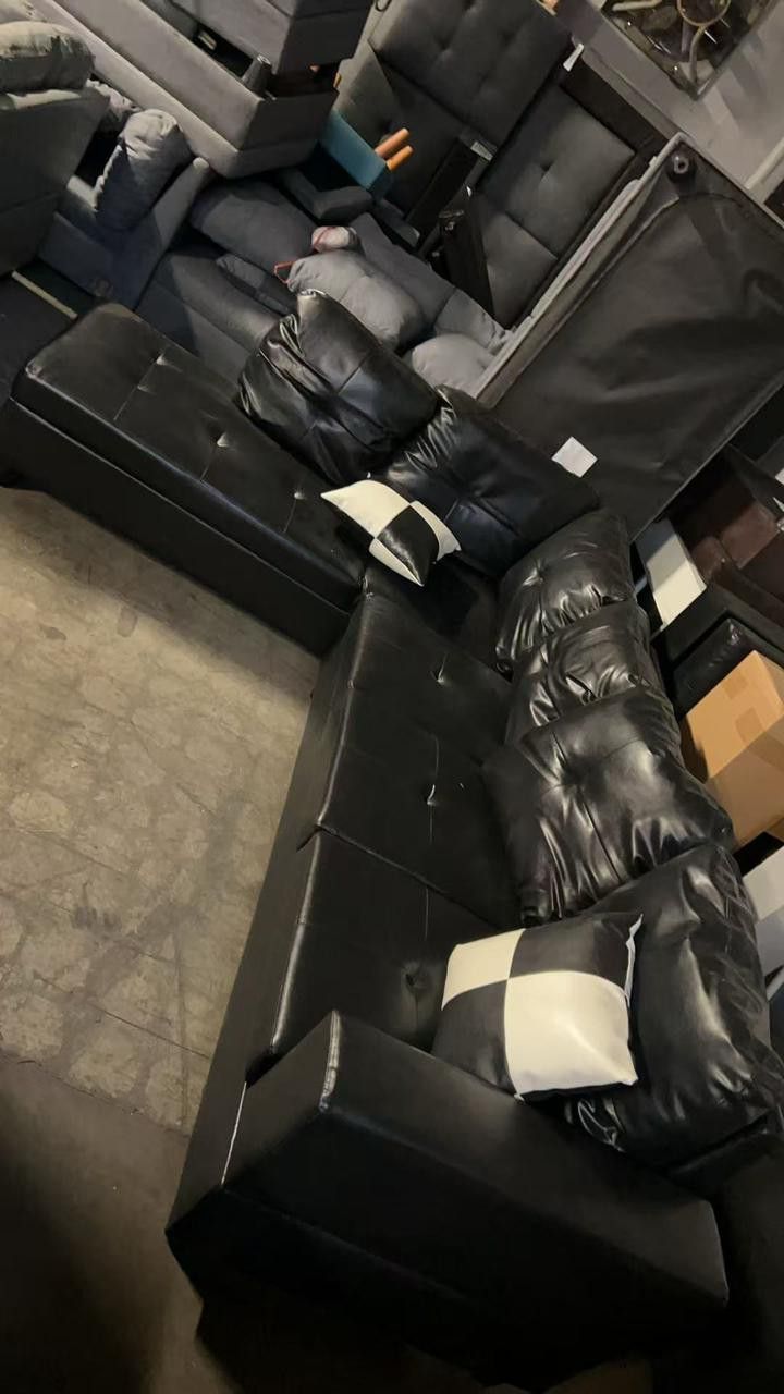 BRAND NEW SECTIONAL COUCH WITH STORAGE OTTOMAN