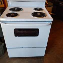 Highpoint Electric Stove /Oven  (Like New )