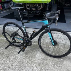 Giant Defy SL Road Bike