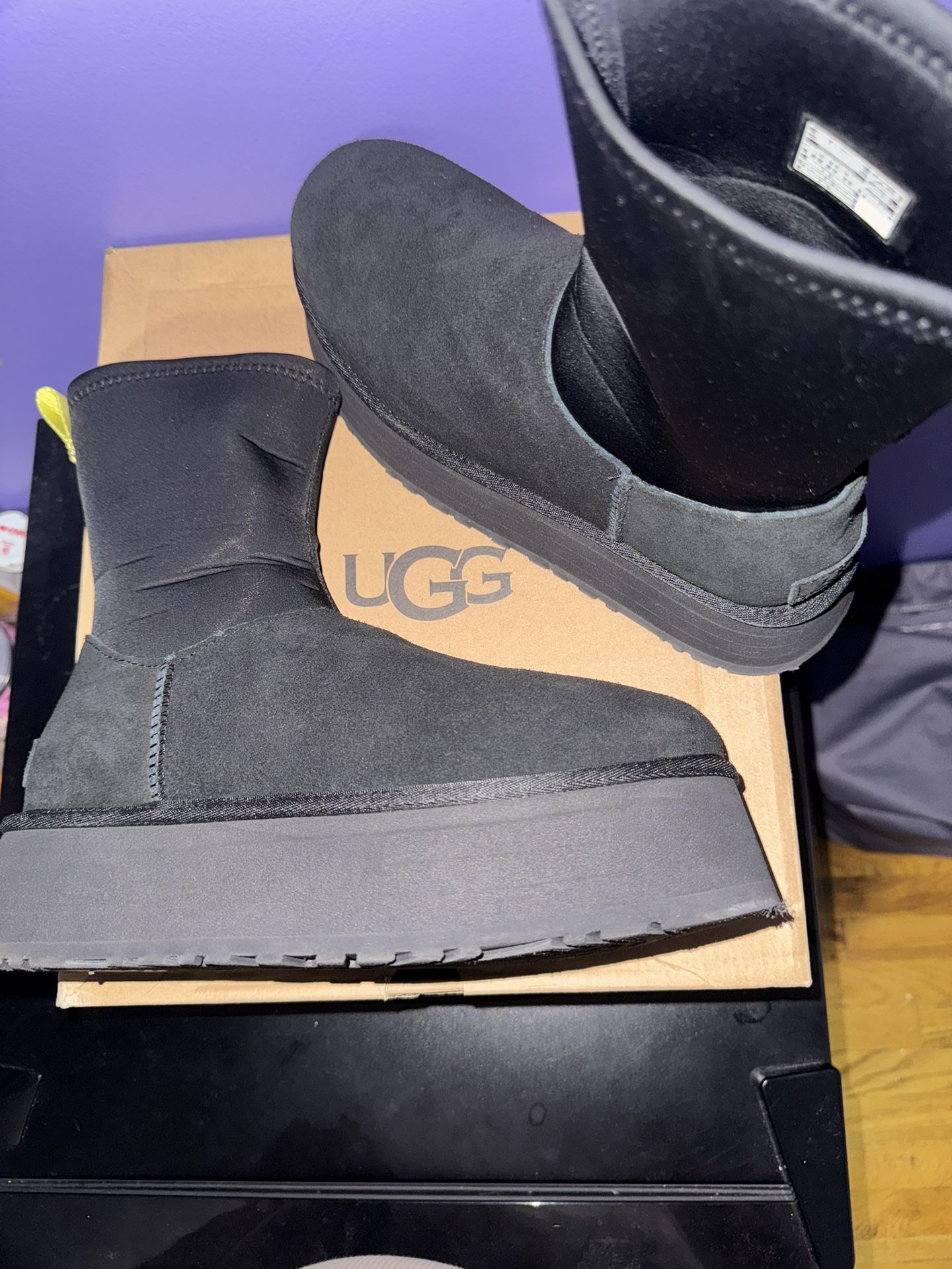 UGG CLASSIC DIPPER SIZE 8 WOMAN