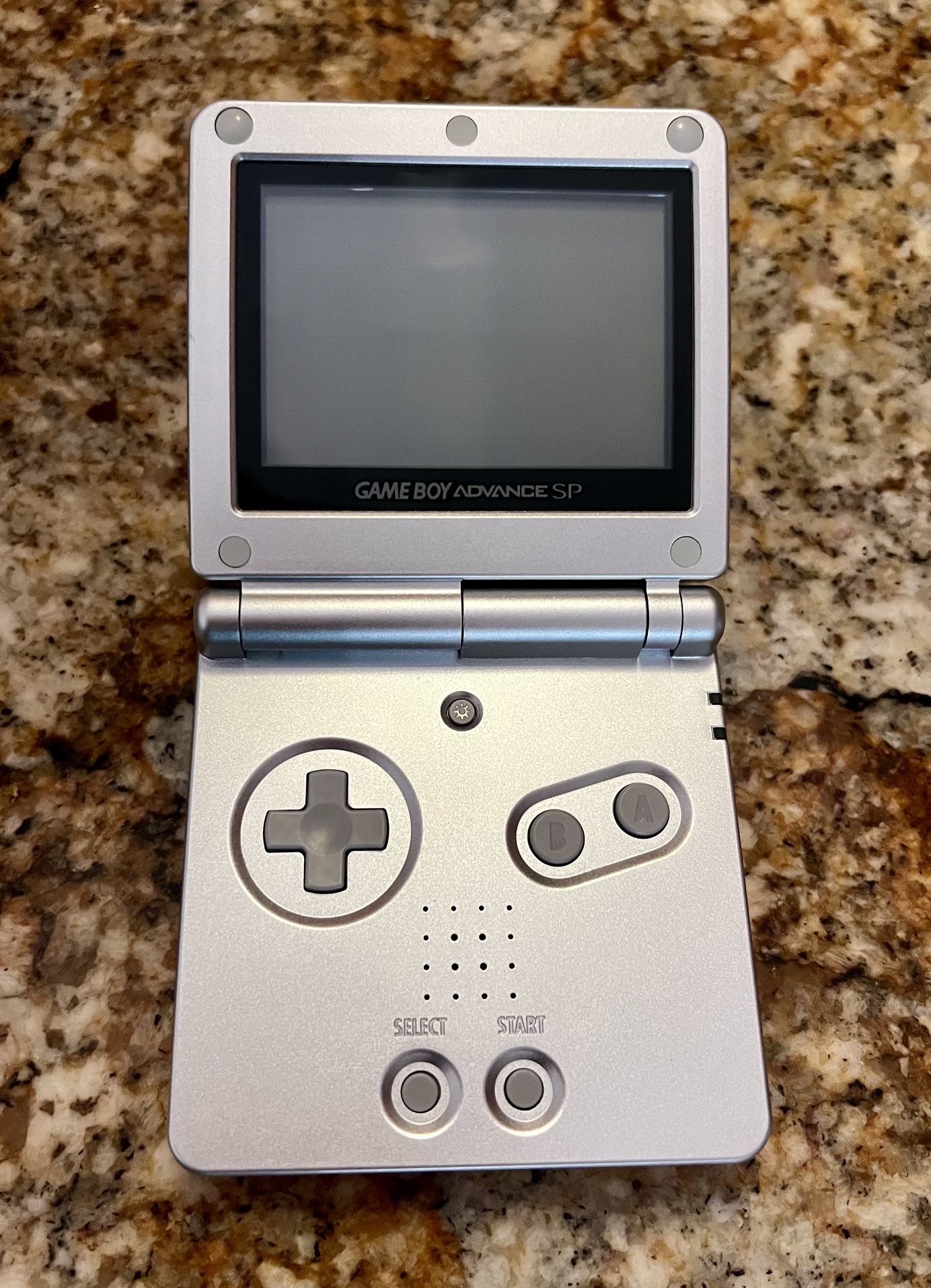 MIB Nintendo Advance SP + Charger + 4 Games