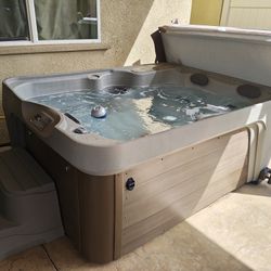 Jacuzzi-Free Flow