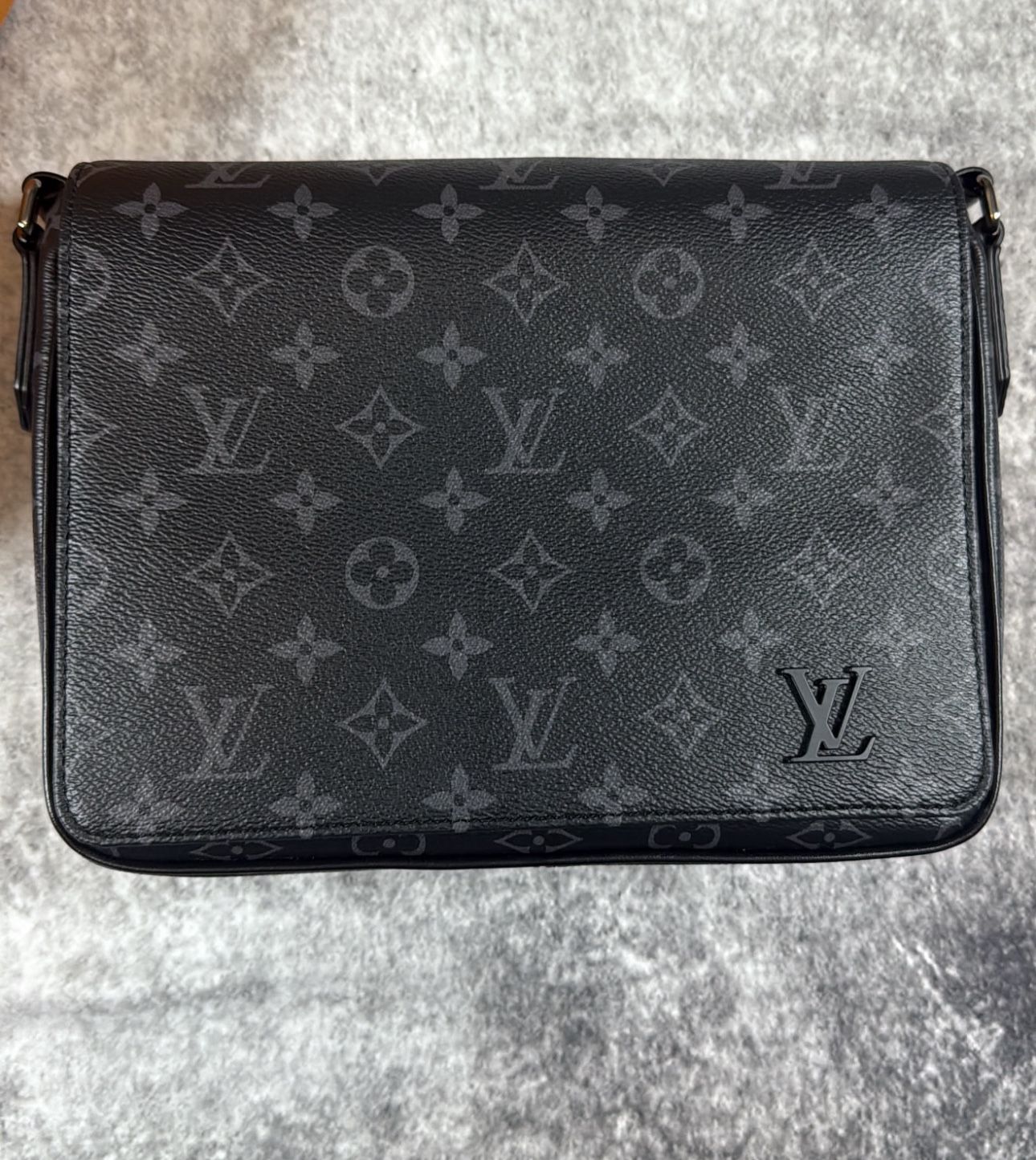 Louis Vuitton Messenger Bag