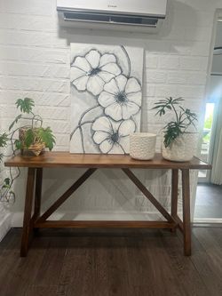 Entrance table