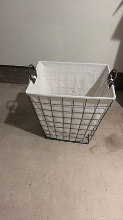 Laundry hamper
