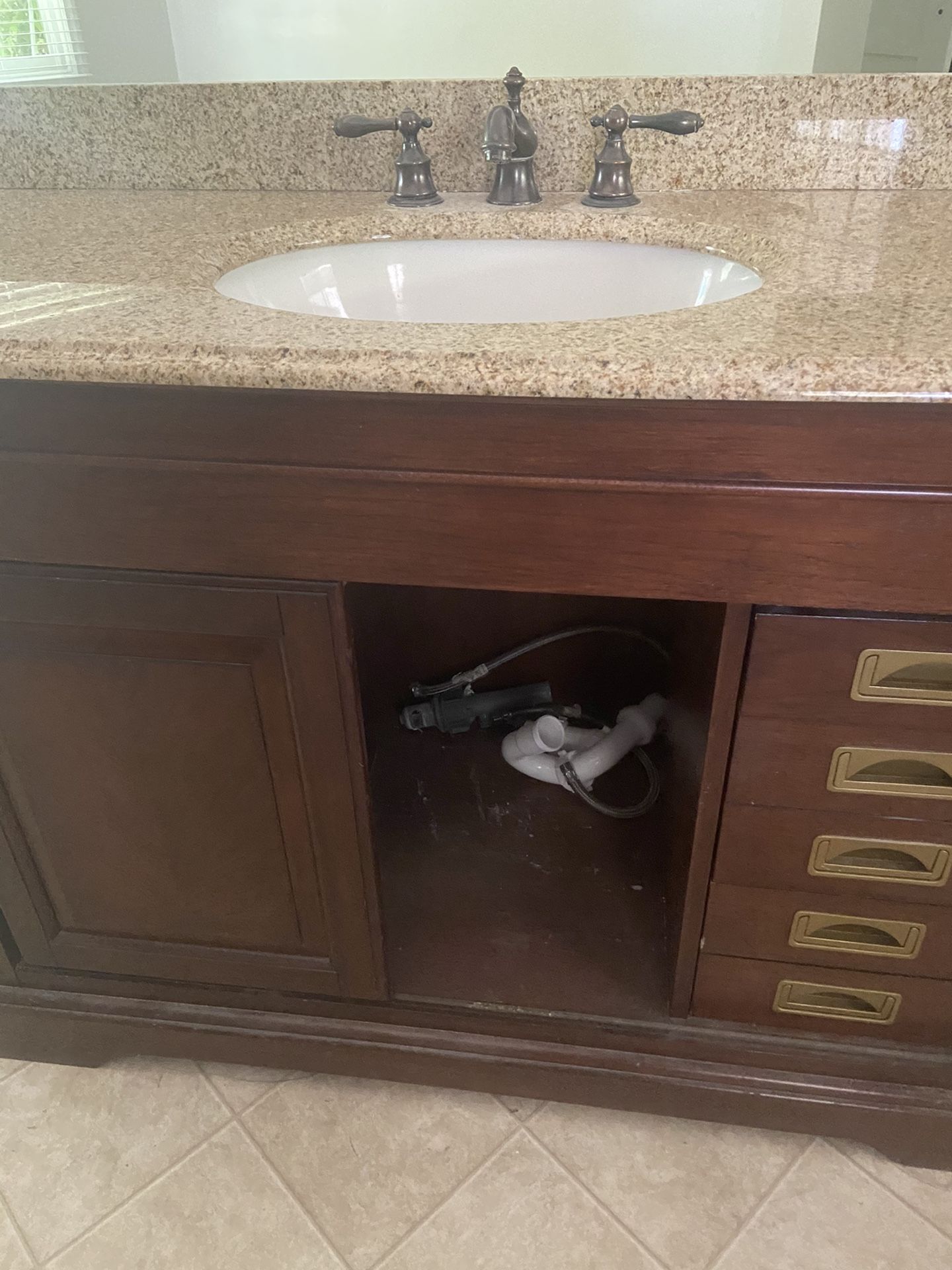 Vanity excellent condition Moving out Sale