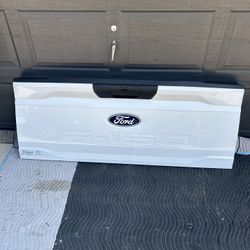 21-26 F150 Tailgate OE Ford like new ITake Off OEM White F-150 see pictures some cosmetic scratches. 