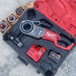 Milwaukee M18 Fuel One-Key Cordless Brushless Pipe Threader Kit w/ 1x 9.0Ah Battery Charger Case & Dies  $1399