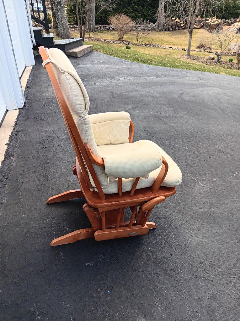 Glider Rocking Chair 