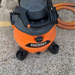 Vacuum Ridgid Wet/Dry With Detachable Blower