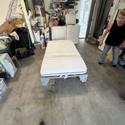Bed Whit Frame 