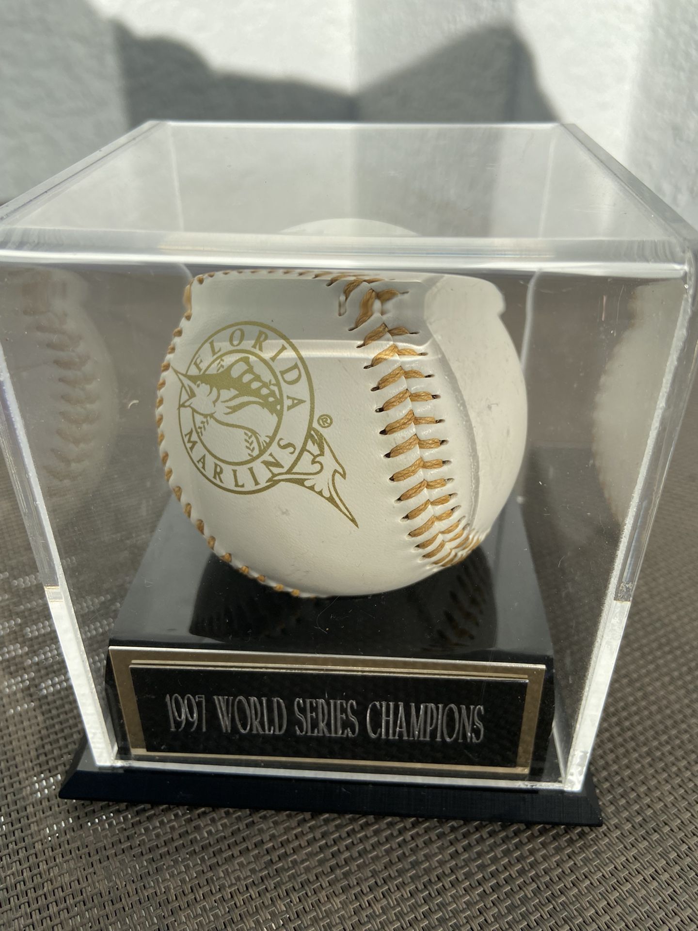 MIAMI MARLINS 1997 INSIGNED WORLD SERIES CHAMPIONS BALL IN A DISPLAY BOX