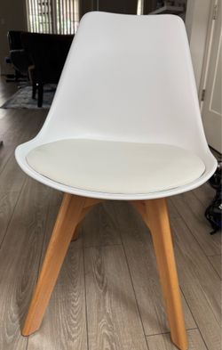 6 Leather /plastic chairs