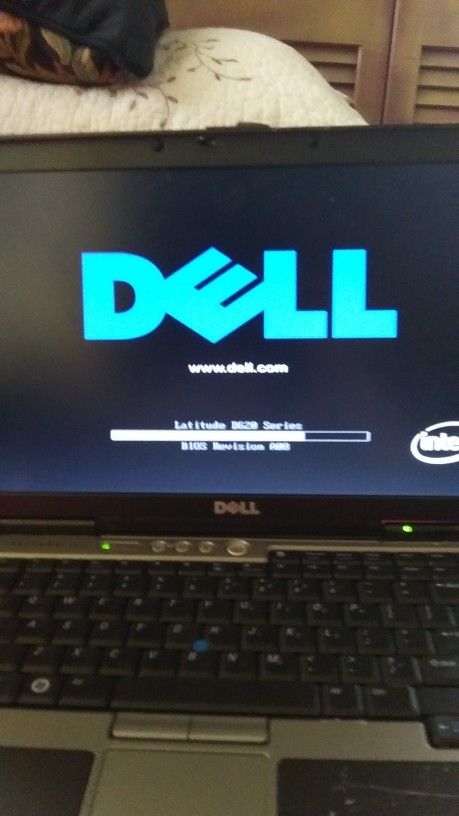 Dell Latitude D620 Laptop, extended Battery. Works perfectly.
I installed Bodhi 5.1 Linux