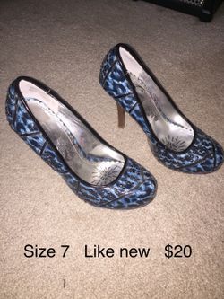 Blue leopard heels