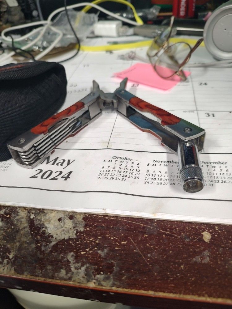 M Tech Tool With Light And Cover