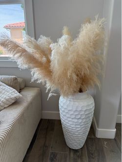 Large white vase with dried pompous