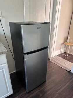 Medium sized Fridge