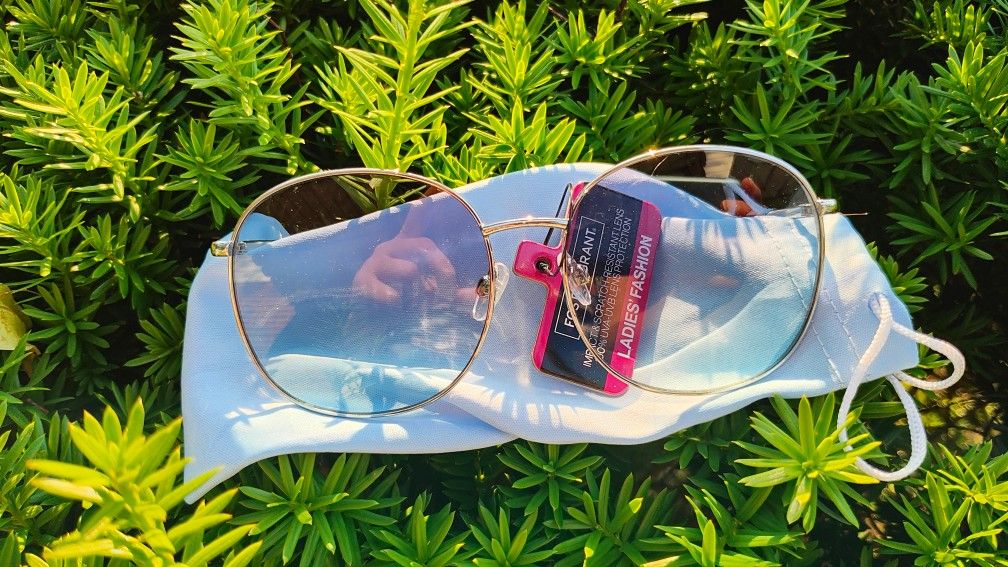 Foster Grant Sunglasses With Pouch