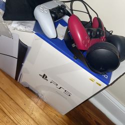 Ps5|W Controller+Red Cosmic Controller + Ps5 Headset