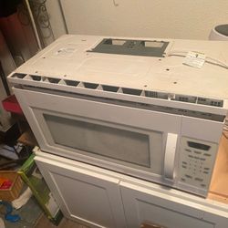 Like New LG Over Stove Microwave OBO