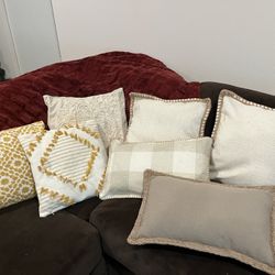 7 Throw Pillows
