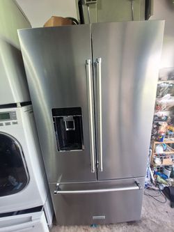 KITCHENAID STAINLESS STEEL COUNTER DEPTH FRENCH DOOR REFRIGERATOR WITH ICE AND WATER DISPENSER Small Dents
