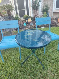 Beautiful IRON patio bistro set MESA Y DOS SILLAS DE FIERRO PESADO