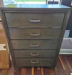 Modern 5-Drawer Chest Dresser – Gray