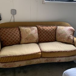 Free Under hills Sofa North Bend