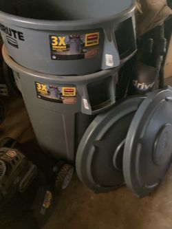 Rubber maid brute 55 gallon trash can with lid