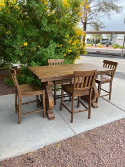 5 piece wood high top dining set ( can deliver for $10 )