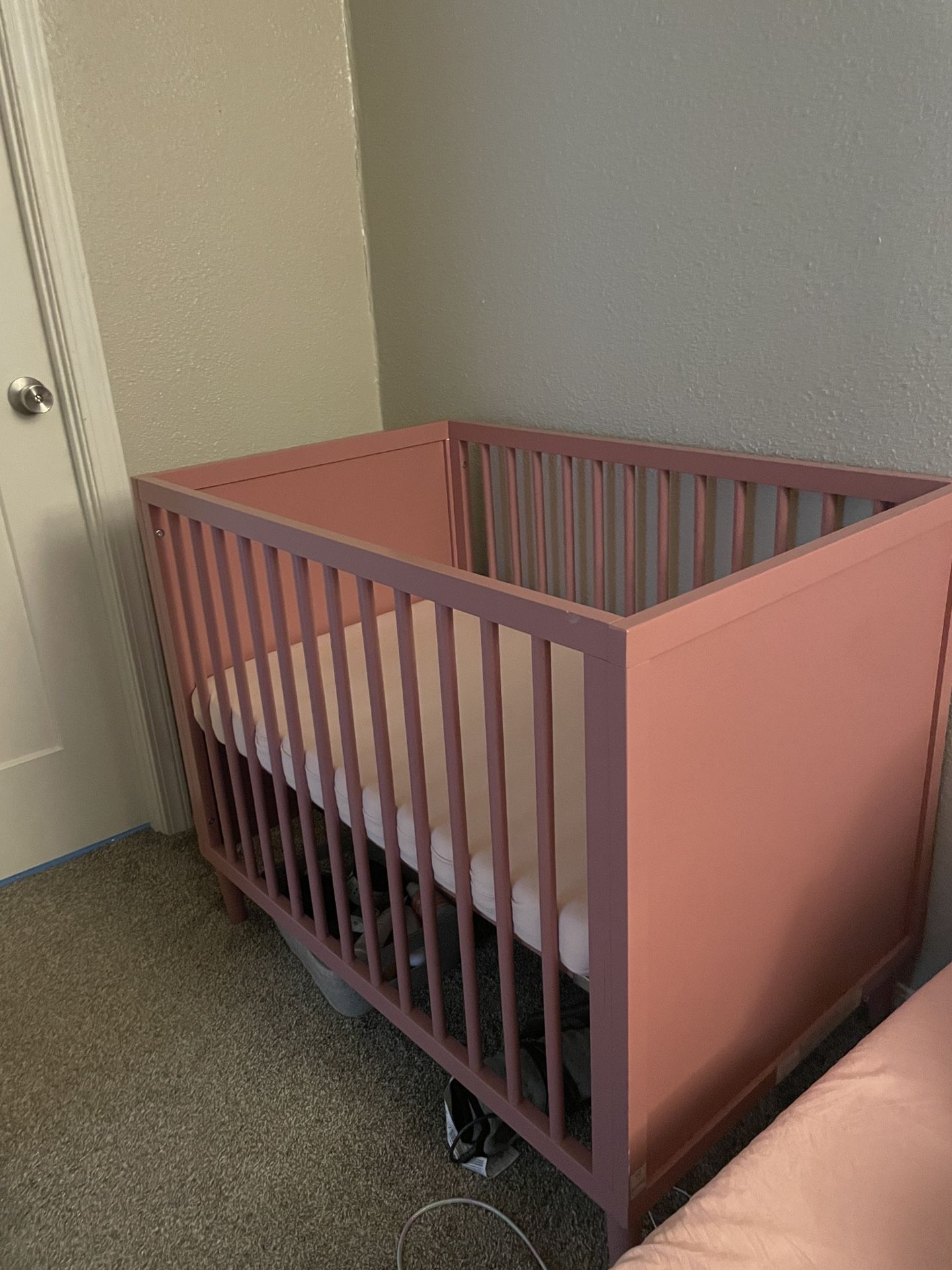 mini crib 