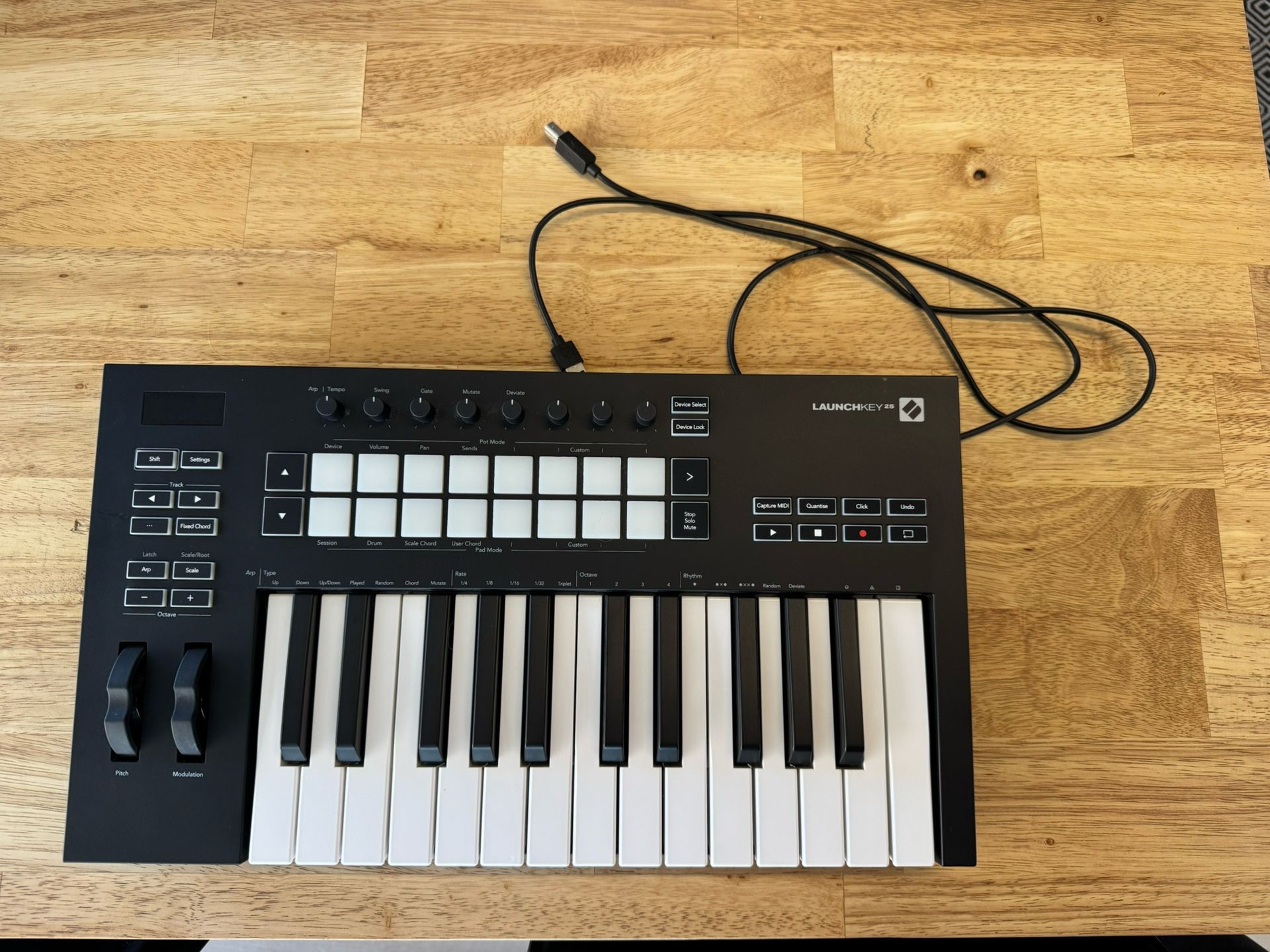 Novation Launchkey 25 MIDI Controller Keyboard