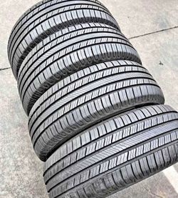 195/65/15 Michelin Selling a set of 4 tires in excellent condition 🫡