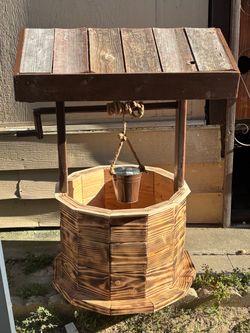 HANDMADE RUSTIC WOODEN WISHING WELL