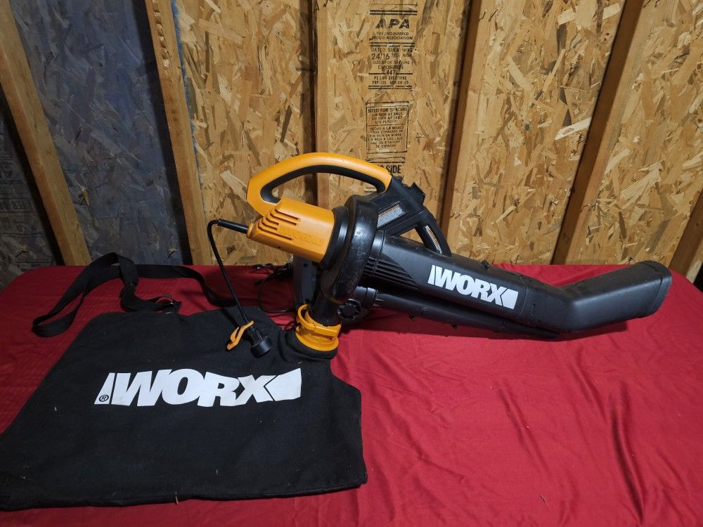 $25.00 - WORX GARDEN LEAVES BLOWER - Large Bag Attached/Like New Condition!