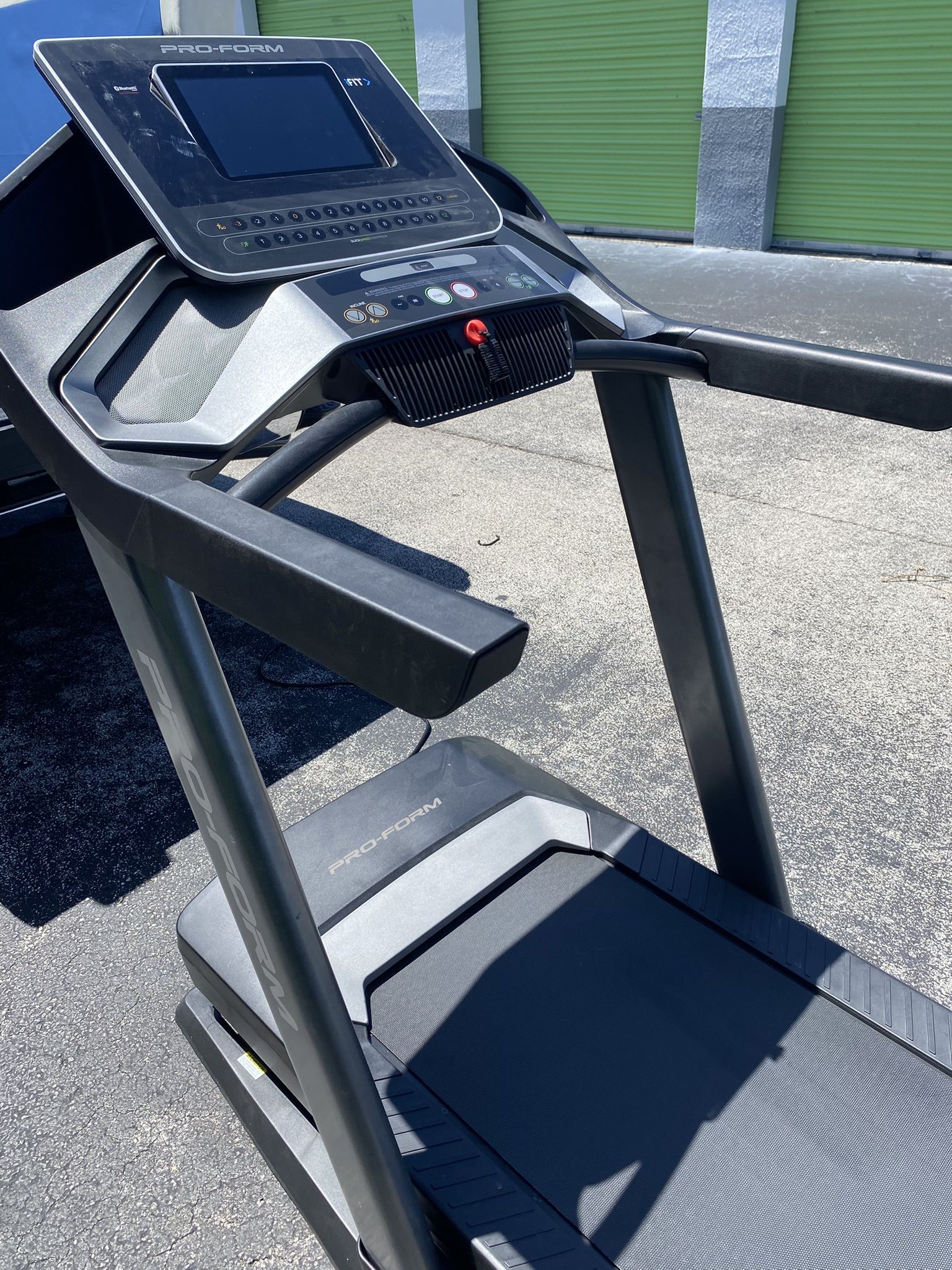 Pro Form Pro 2000 Treadmill