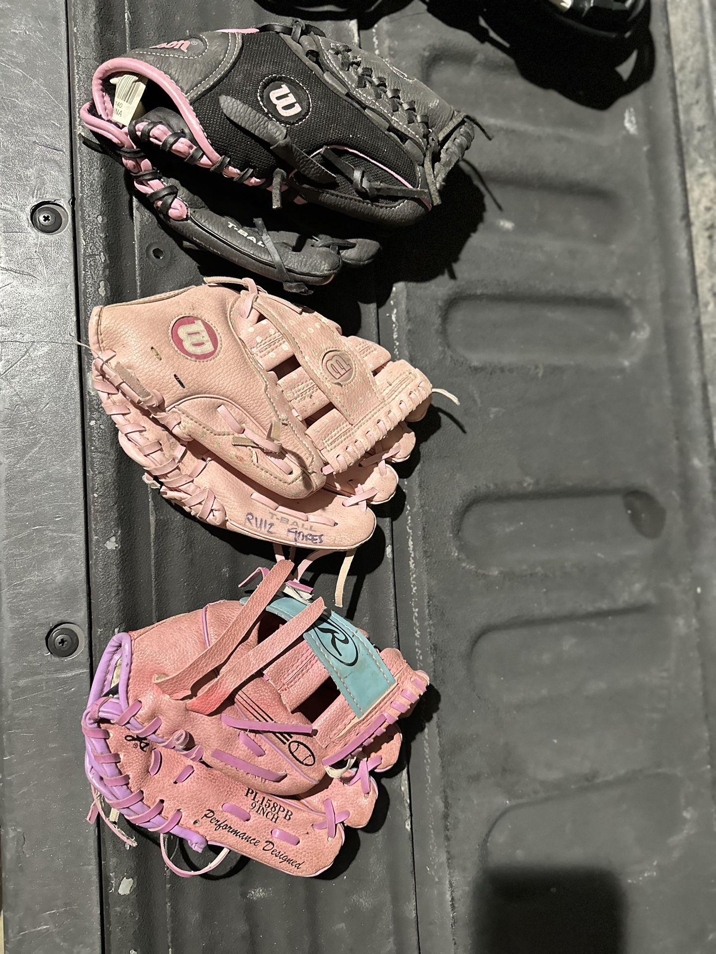 Little girls Softball Gloves