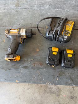 DeWalt 12V MAX 1/4-inch cordless tool setup