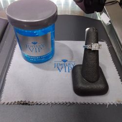 Engagement/wedding Ladys Ring