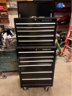 Husky Tool box top and bottom no tools