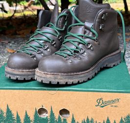 Danner women’s mountain light waterproof boots size8