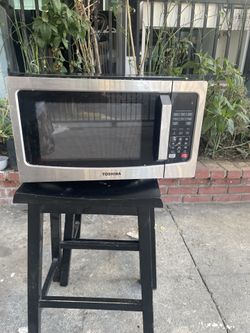 Black Toshiba microwave